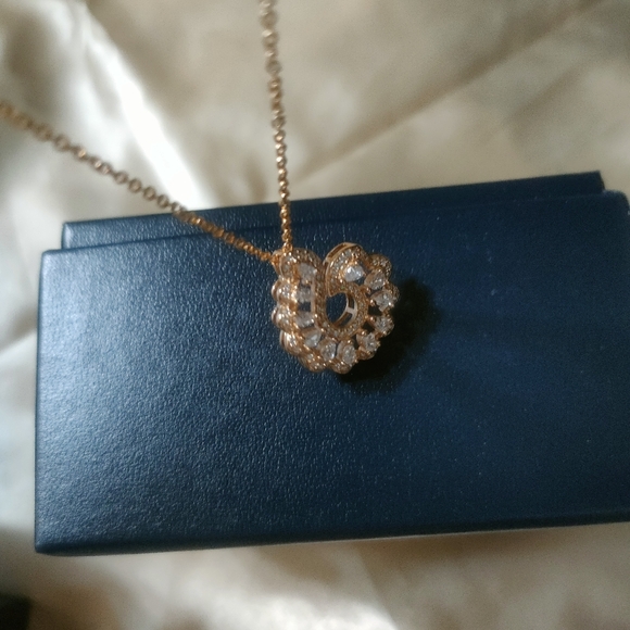 Chopard 18k Gold Necklace with conch pendant - Picture 6 of 6